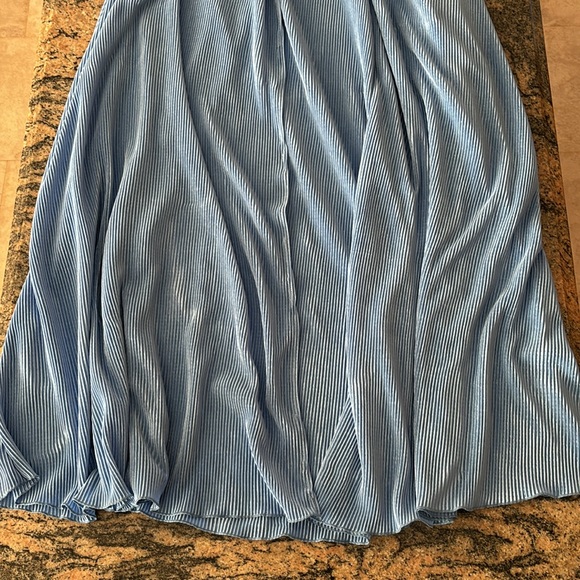 Dress - Picture 4 of 9